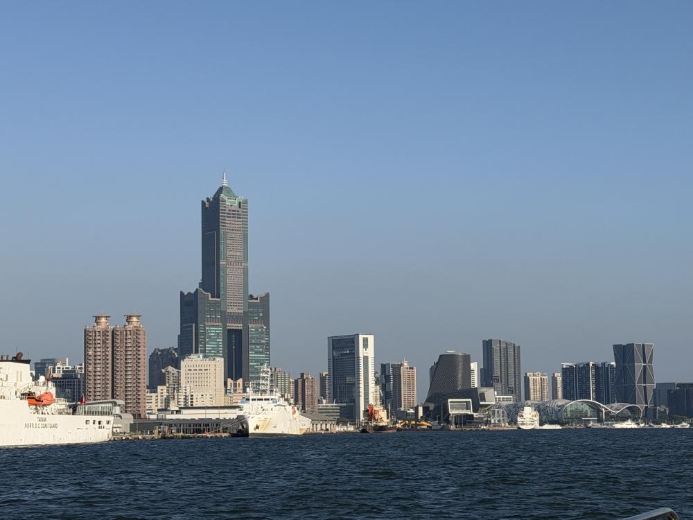 在帆船上欣賞高雄港